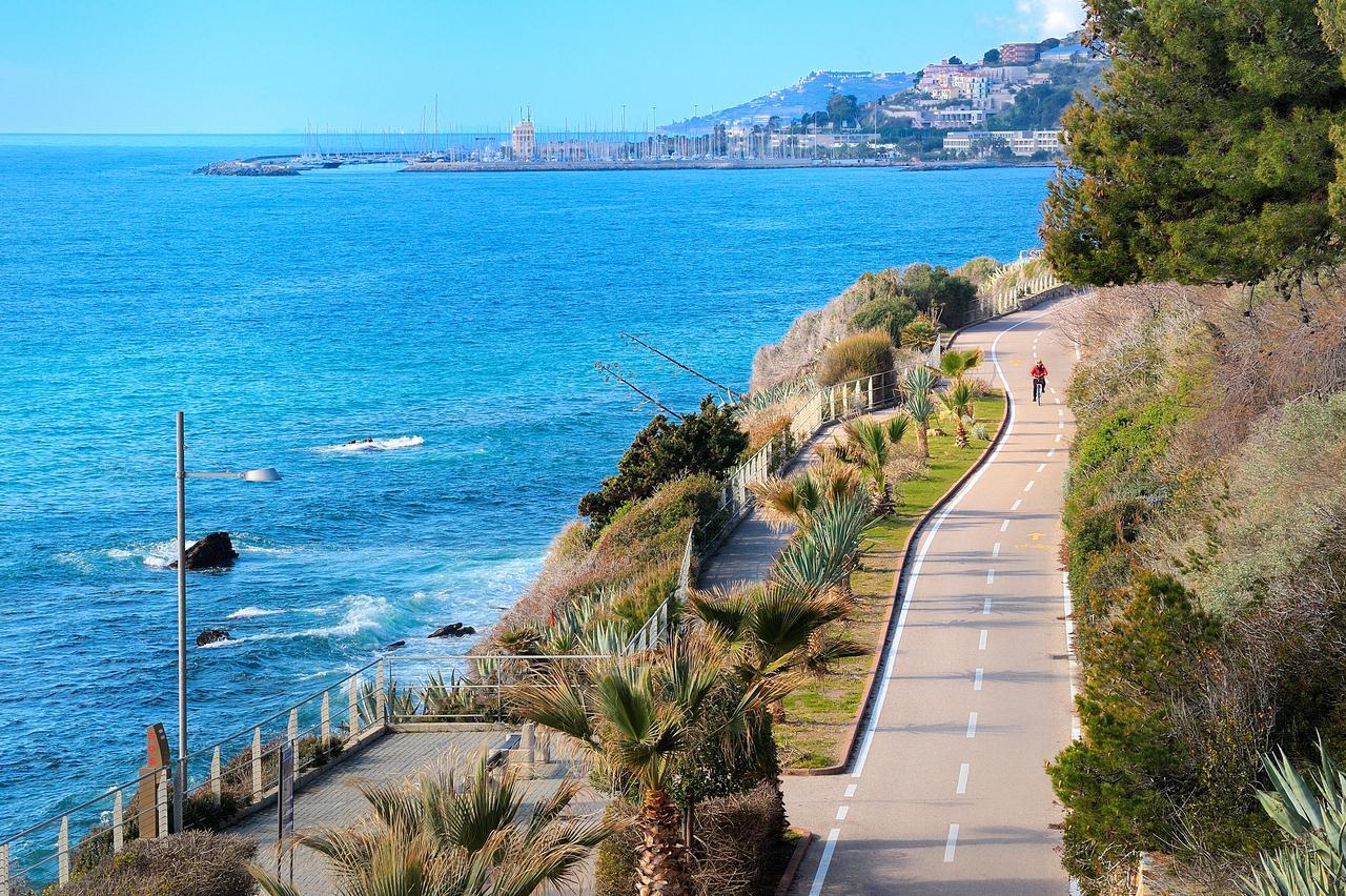 Silvia Degli Aregai Apartment Santo Stefano al Mare Bagian luar foto
