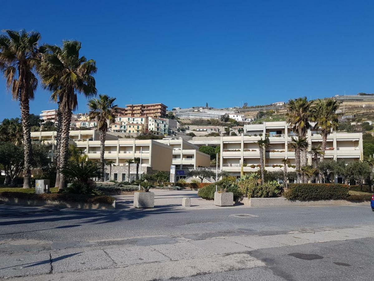 Silvia Degli Aregai Apartment Santo Stefano al Mare Bagian luar foto