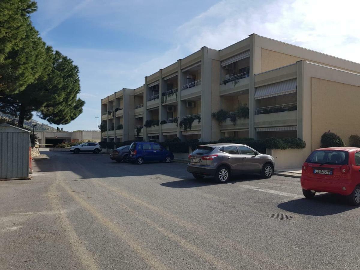 Silvia Degli Aregai Apartment Santo Stefano al Mare Bagian luar foto